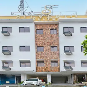 Oyo 896 Silverio Suites Manila